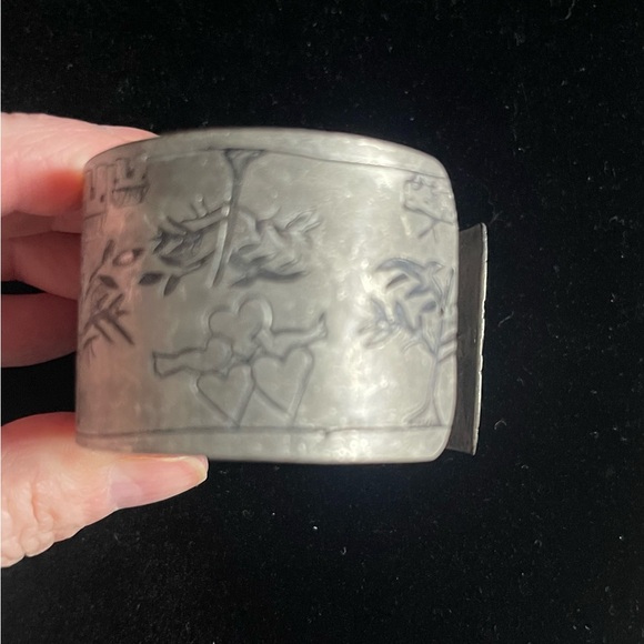Vintage Silver Toned Metal Engraved Asian Cuff Bracelet - Picture 4 of 7